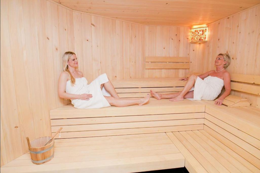 Ikuna Naturresort Natternbach Екстер'єр фото